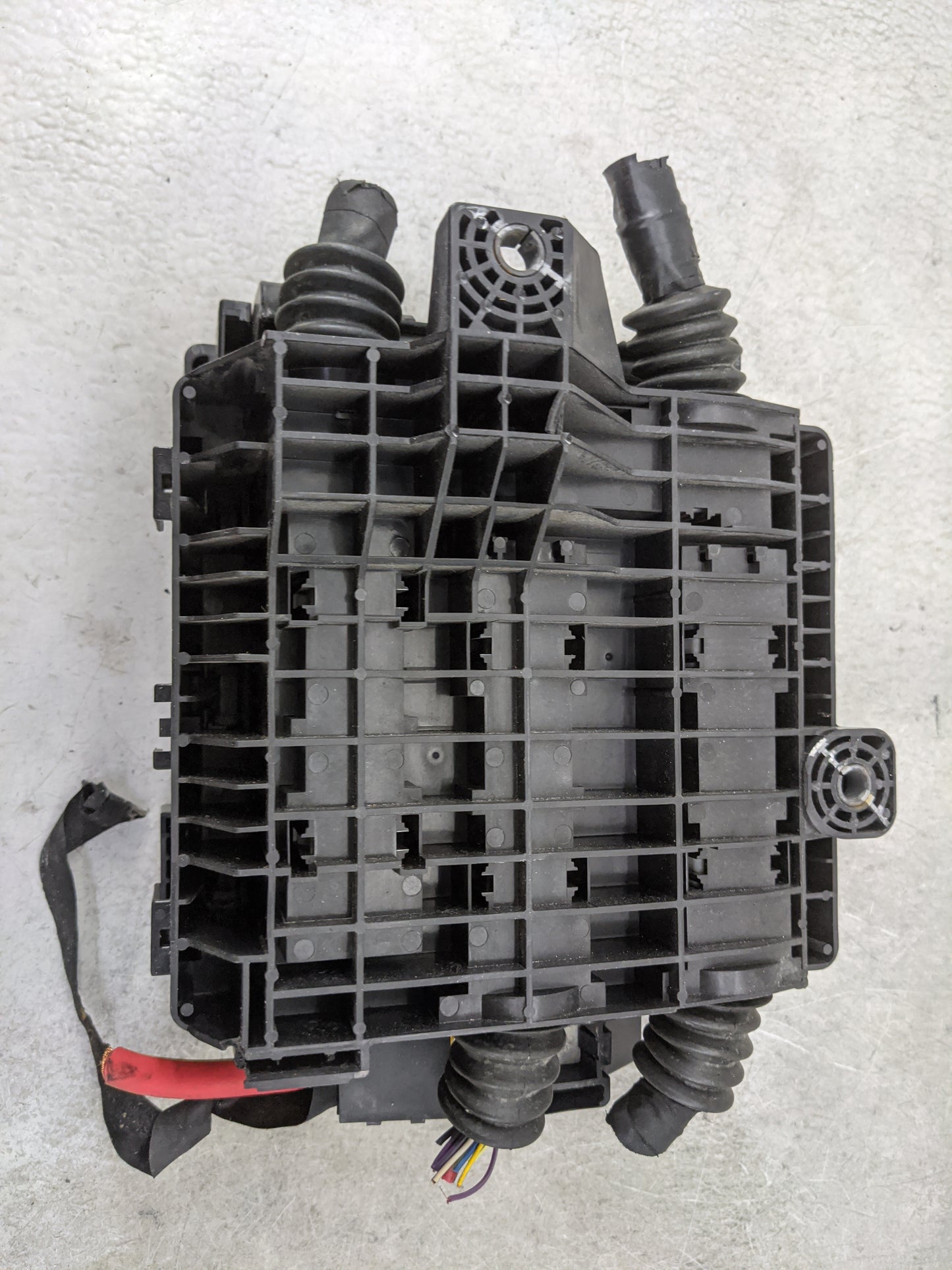 2020-2022 Chevrolet Traverse Fusebox Fuse Box Panel Relay Module P/N:13468935 84128871, 13455283 Fits Fits 2019 2020 2021 20