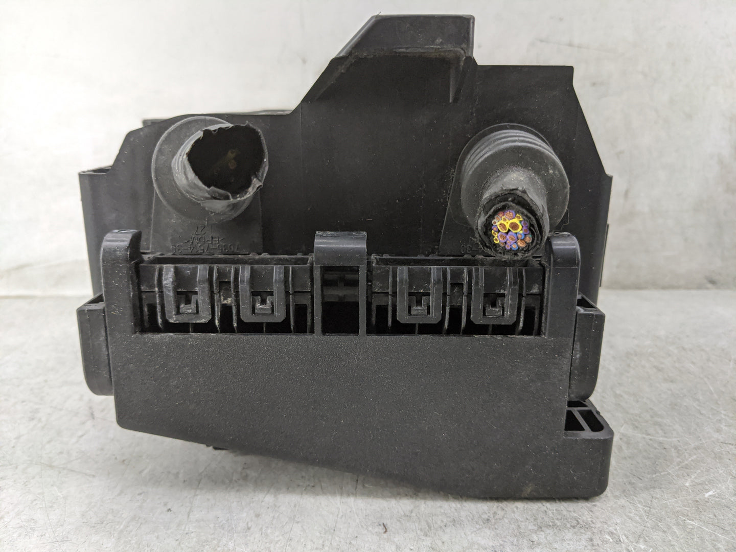 2020-2022 Chevrolet Traverse Fusebox Fuse Box Panel Relay Module P/N:13468935 84128871, 13455283 Fits Fits 2019 2020 2021 20