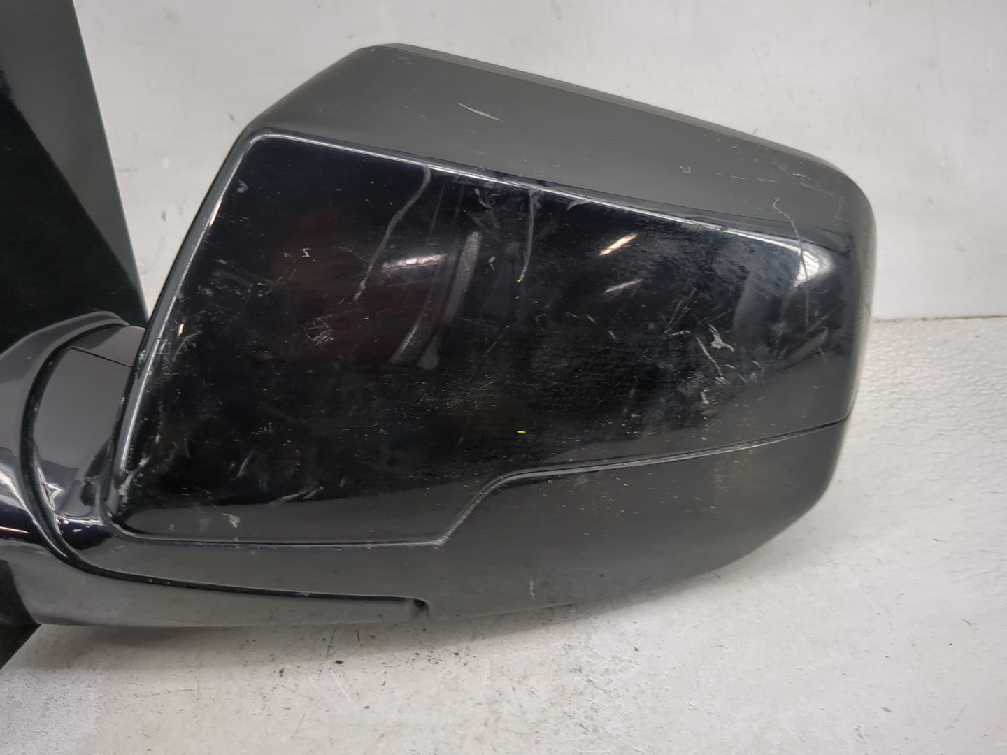 2018-2022 Chevrolet Traverse Driver Side View Mirror - Left Door Mirror OEM Used - Oemusedautoparts1.com
