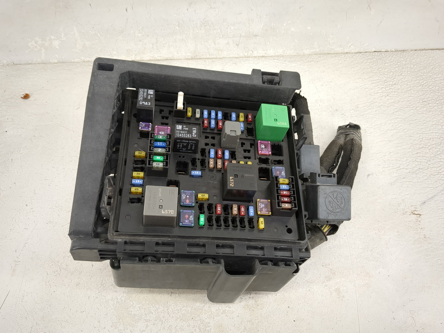 2020-2022 Chevrolet Traverse Fusebox Fuse Box Panel Relay Module P/N:13455283 13468935, 13468934 Fits Fits 2019 2020 2021 20