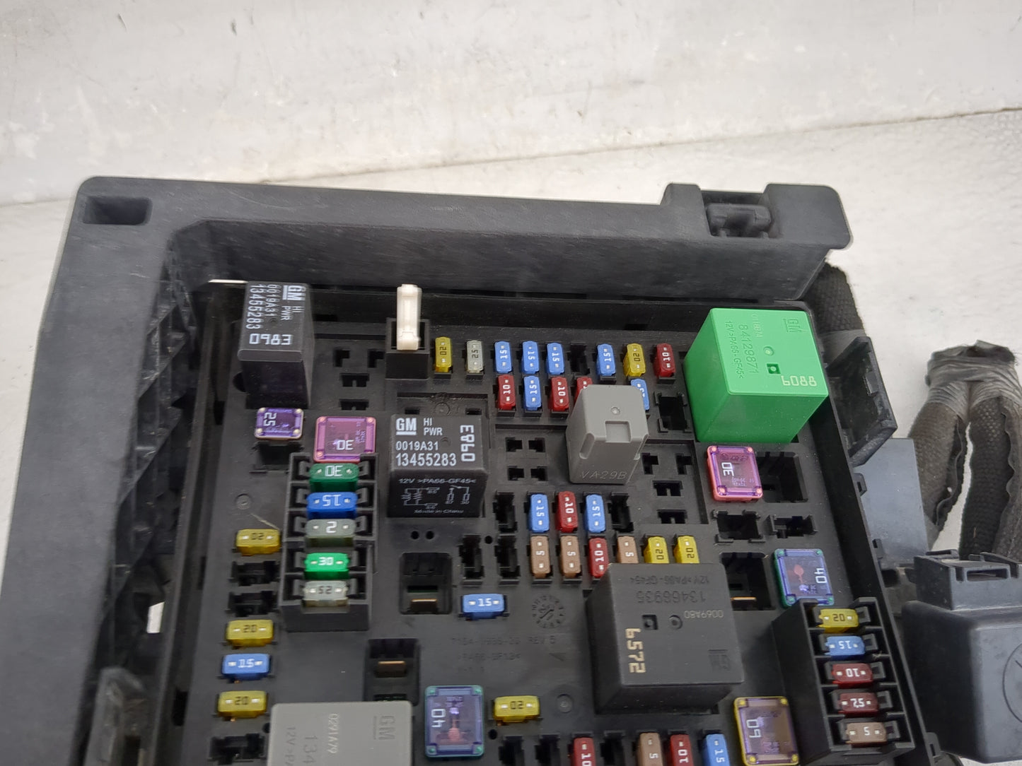 2020-2022 Chevrolet Traverse Fusebox Fuse Box Panel Relay Module P/N:13455283 13468935, 13468934 Fits Fits 2019 2020 2021 20
