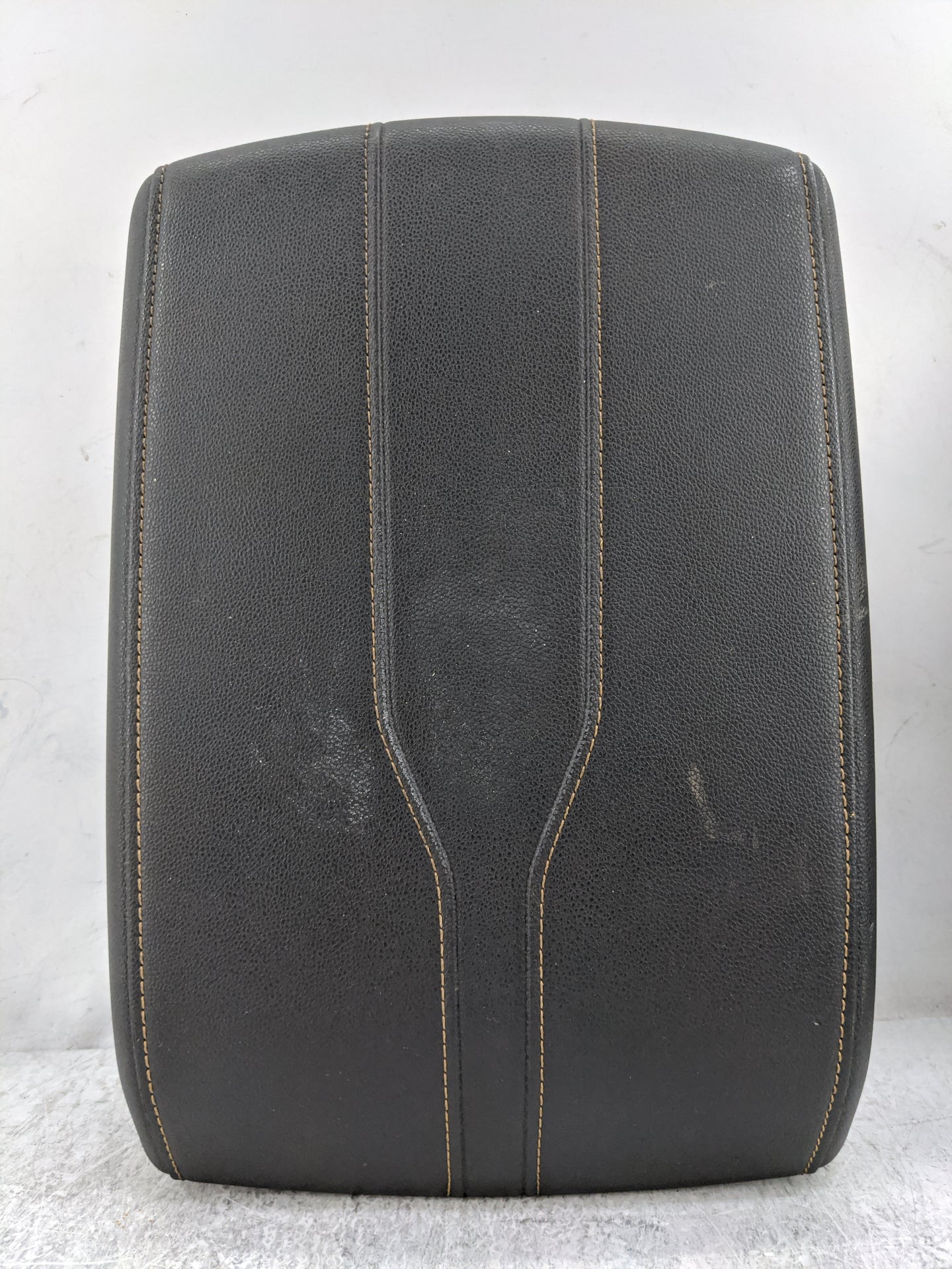 2018-2022 Chevrolet Traverse Center Console Armrest Cover Lid Fits Fits 2018 2019 2020 2021 2022 OEM Used Auto Parts - Oemus