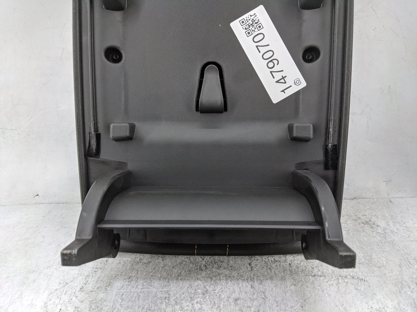 2018-2022 Chevrolet Traverse Center Console Armrest Cover Lid Fits Fits 2018 2019 2020 2021 2022 OEM Used Auto Parts - Oemus