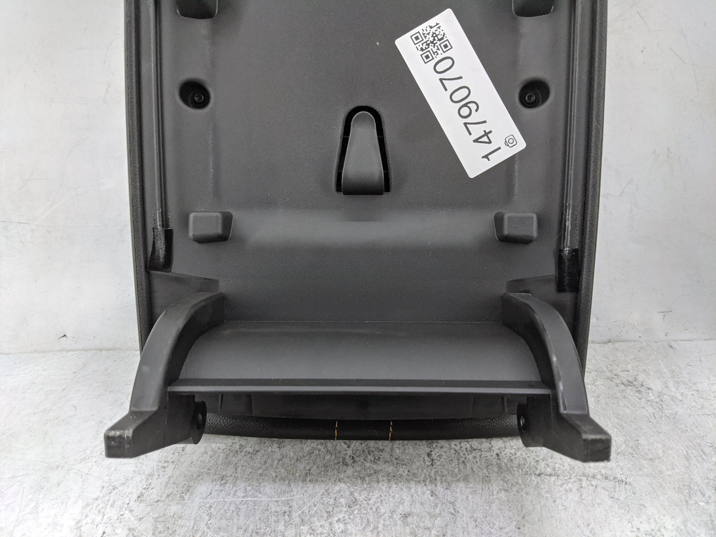 2018-2022 Chevrolet Traverse Center Console Armrest Cover Lid Fits Fits 2018 2019 2020 2021 2022 OEM Used Auto Parts - Oemus