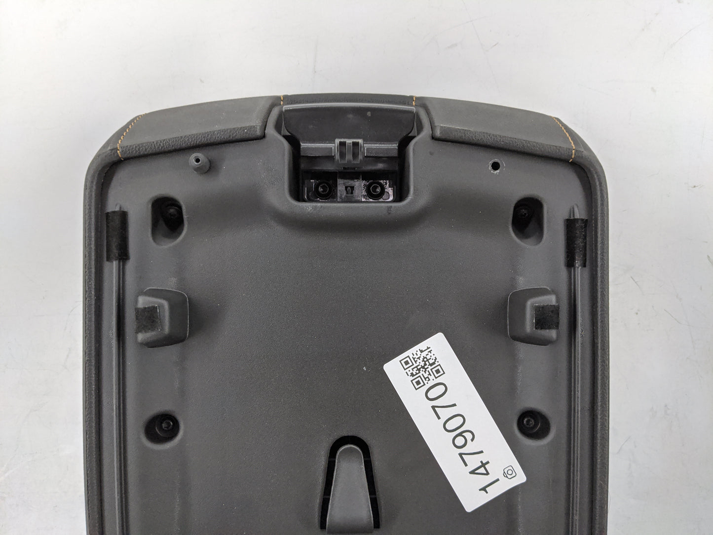 2018-2022 Chevrolet Traverse Center Console Armrest Cover Lid Fits Fits 2018 2019 2020 2021 2022 OEM Used Auto Parts - Oemus