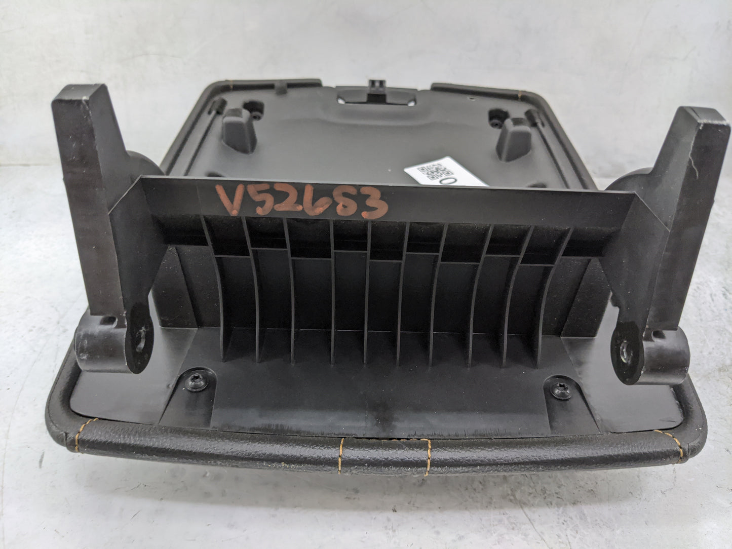 2018-2022 Chevrolet Traverse Center Console Armrest Cover Lid Fits Fits 2018 2019 2020 2021 2022 OEM Used Auto Parts - Oemus