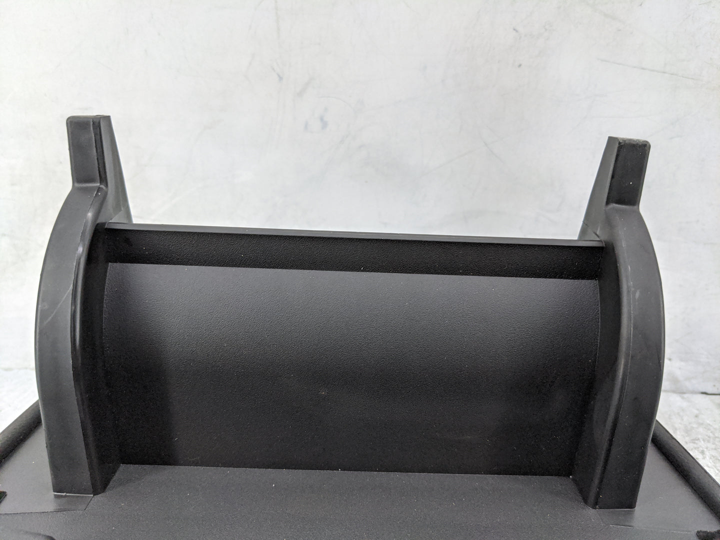 2018-2022 Chevrolet Traverse Center Console Armrest Cover Lid Fits Fits 2018 2019 2020 2021 2022 OEM Used Auto Parts - Oemus