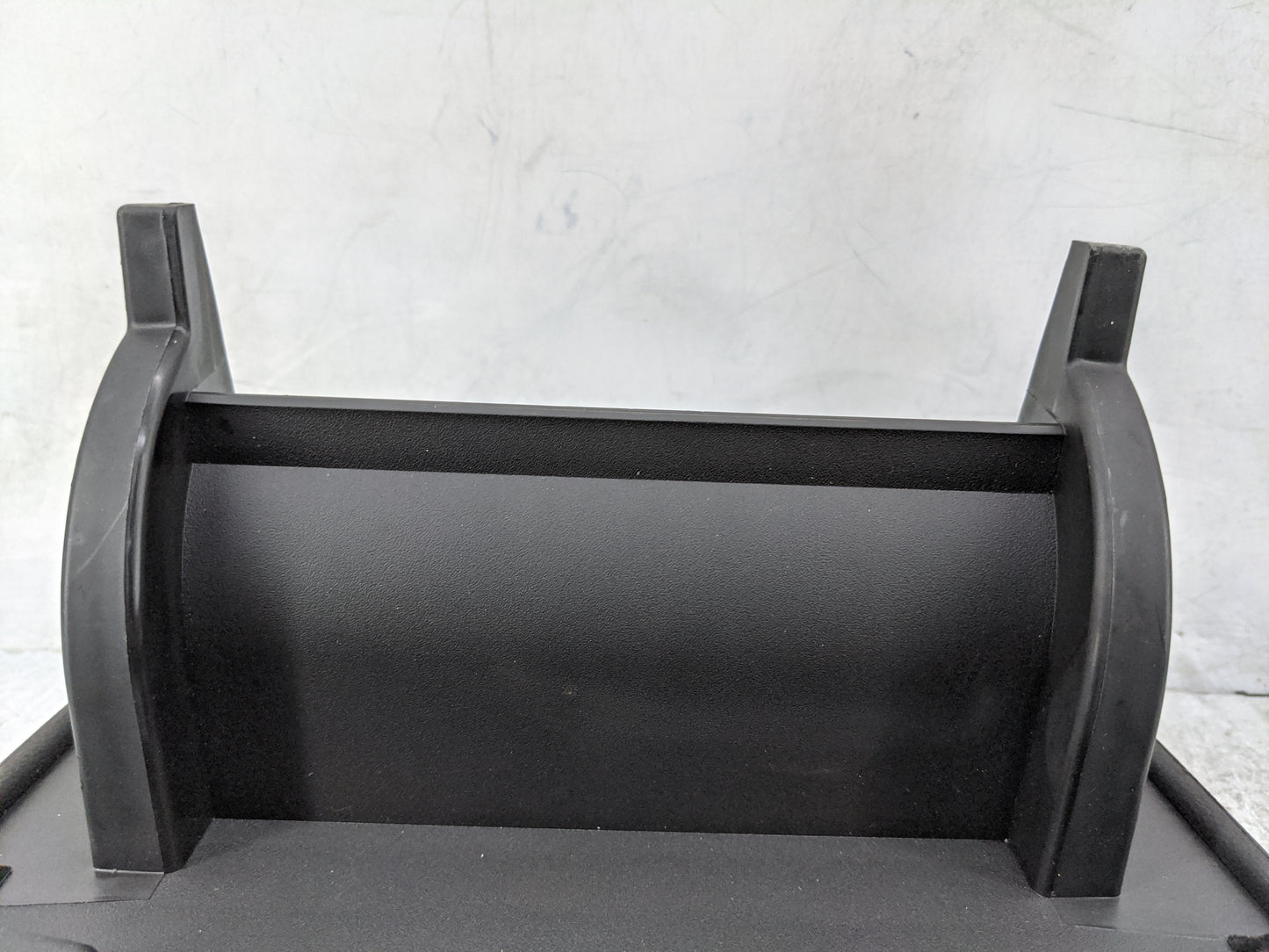 2018-2022 Chevrolet Traverse Center Console Armrest Cover Lid Fits Fits 2018 2019 2020 2021 2022 OEM Used Auto Parts - Oemus