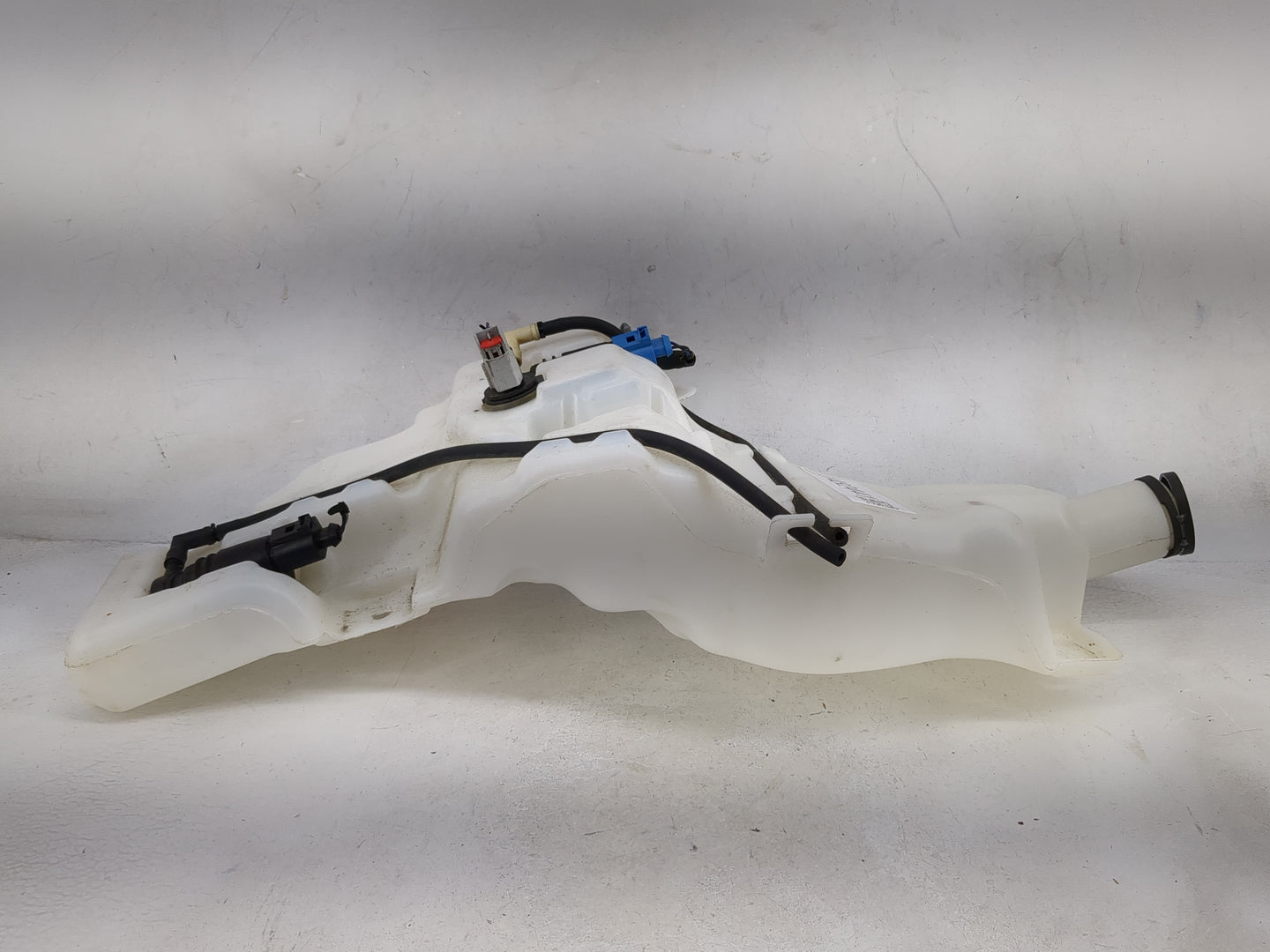 2018-2022 Chevrolet Traverse Windshield Washer Fluid Reservoir Bottle - Oemusedautoparts1.com