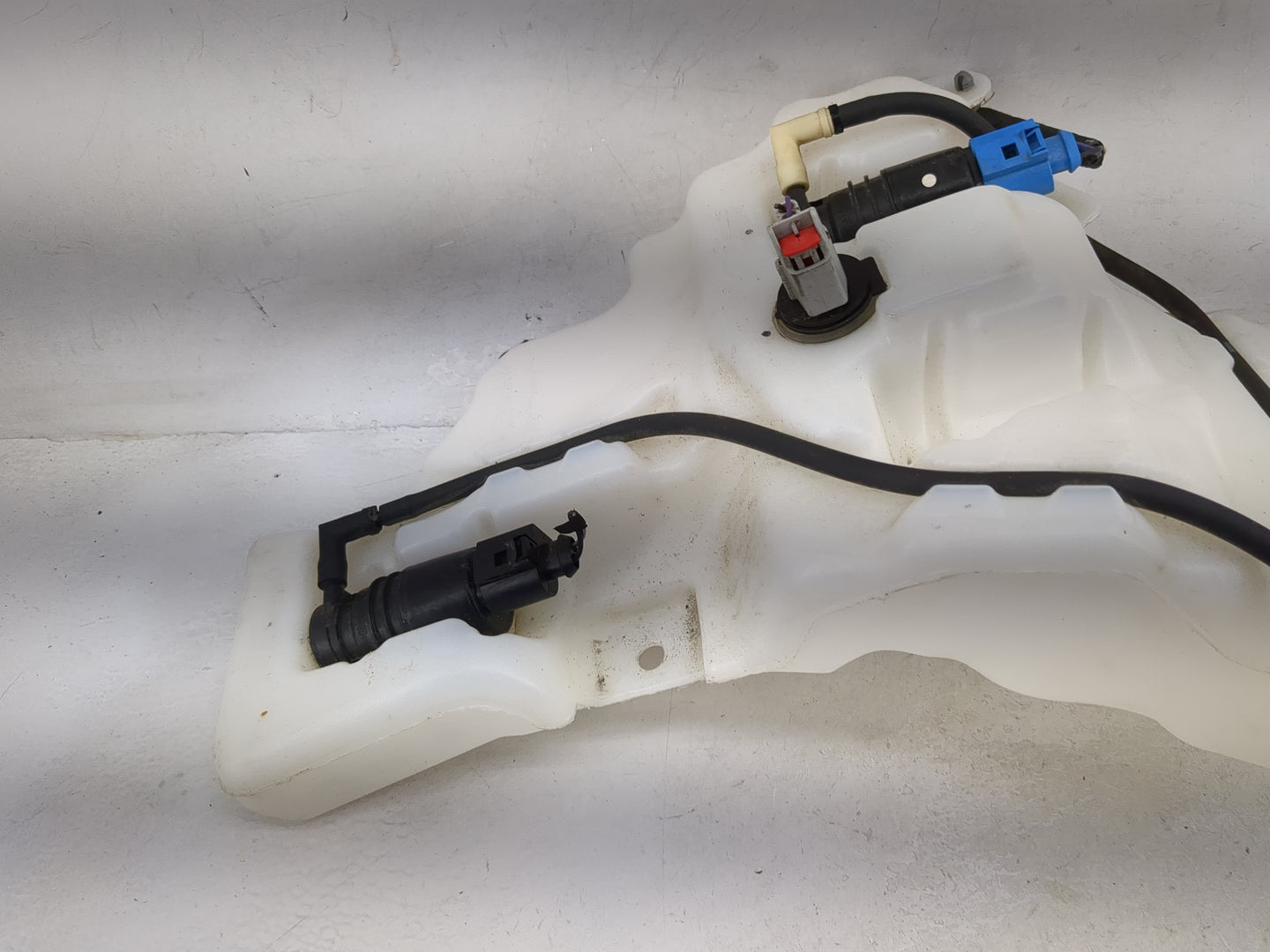 2018-2022 Chevrolet Traverse Windshield Washer Fluid Reservoir Bottle - Oemusedautoparts1.com