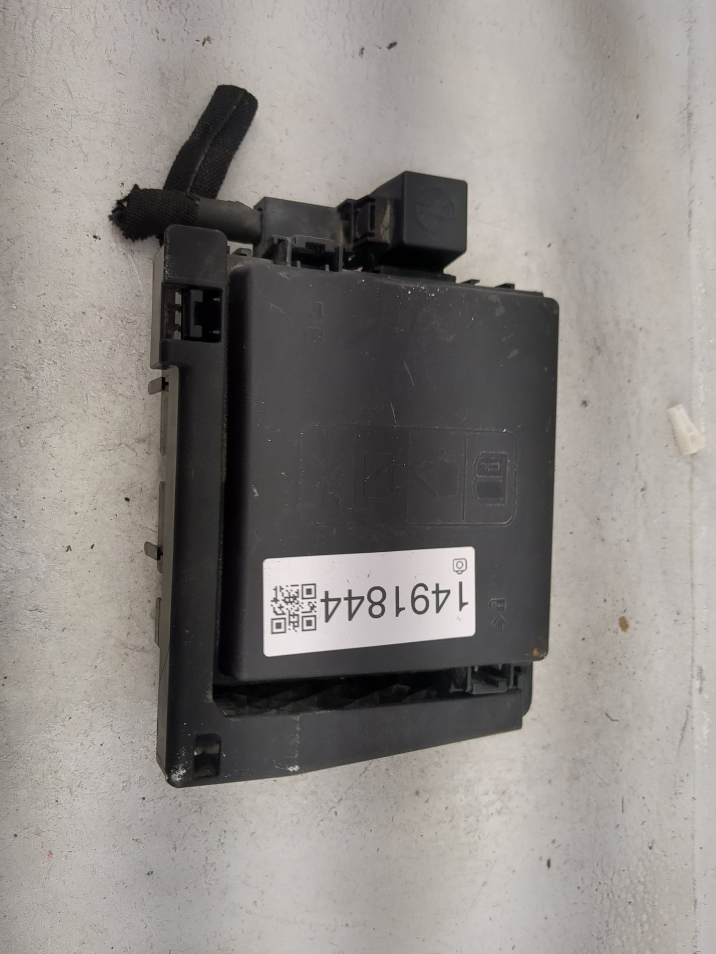 2020-2022 Chevrolet Traverse Fusebox Fuse Box Panel Relay Module P/N:84303338 1919000501, 81291471B Fits Fits 2019 2020 2021