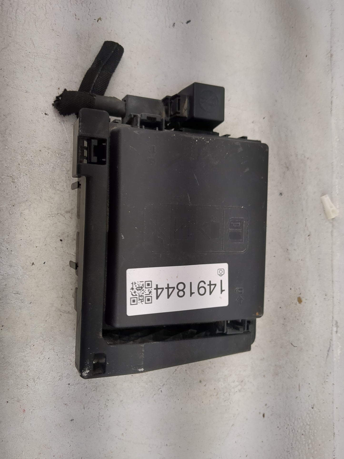 2020-2022 Chevrolet Traverse Fusebox Fuse Box Panel Relay Module P/N:84303338 1919000501, 81291471B Fits Fits 2019 2020 2021