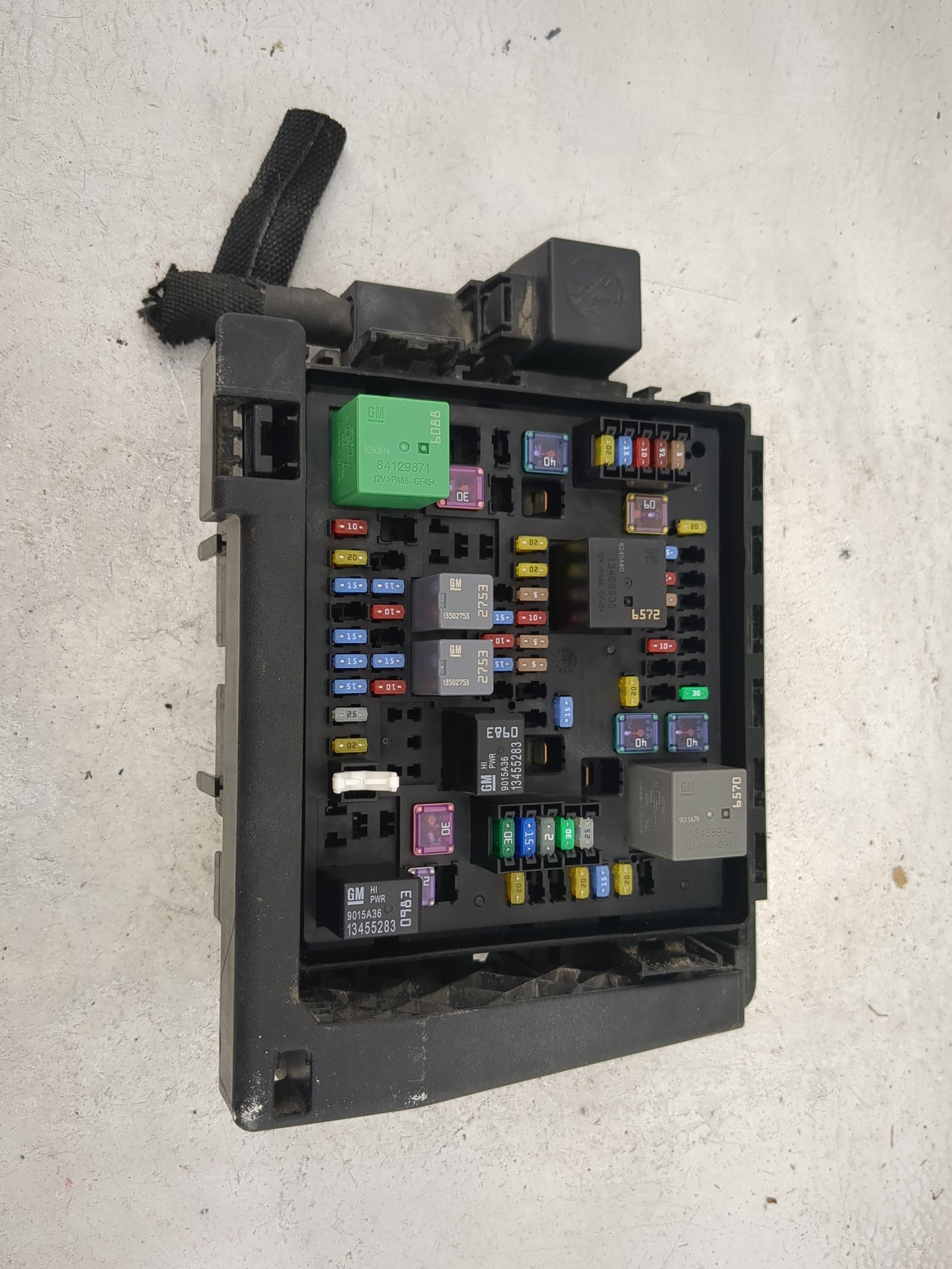 2020-2022 Chevrolet Traverse Fusebox Fuse Box Panel Relay Module P/N:84303338 1919000501, 81291471B Fits Fits 2019 2020 2021