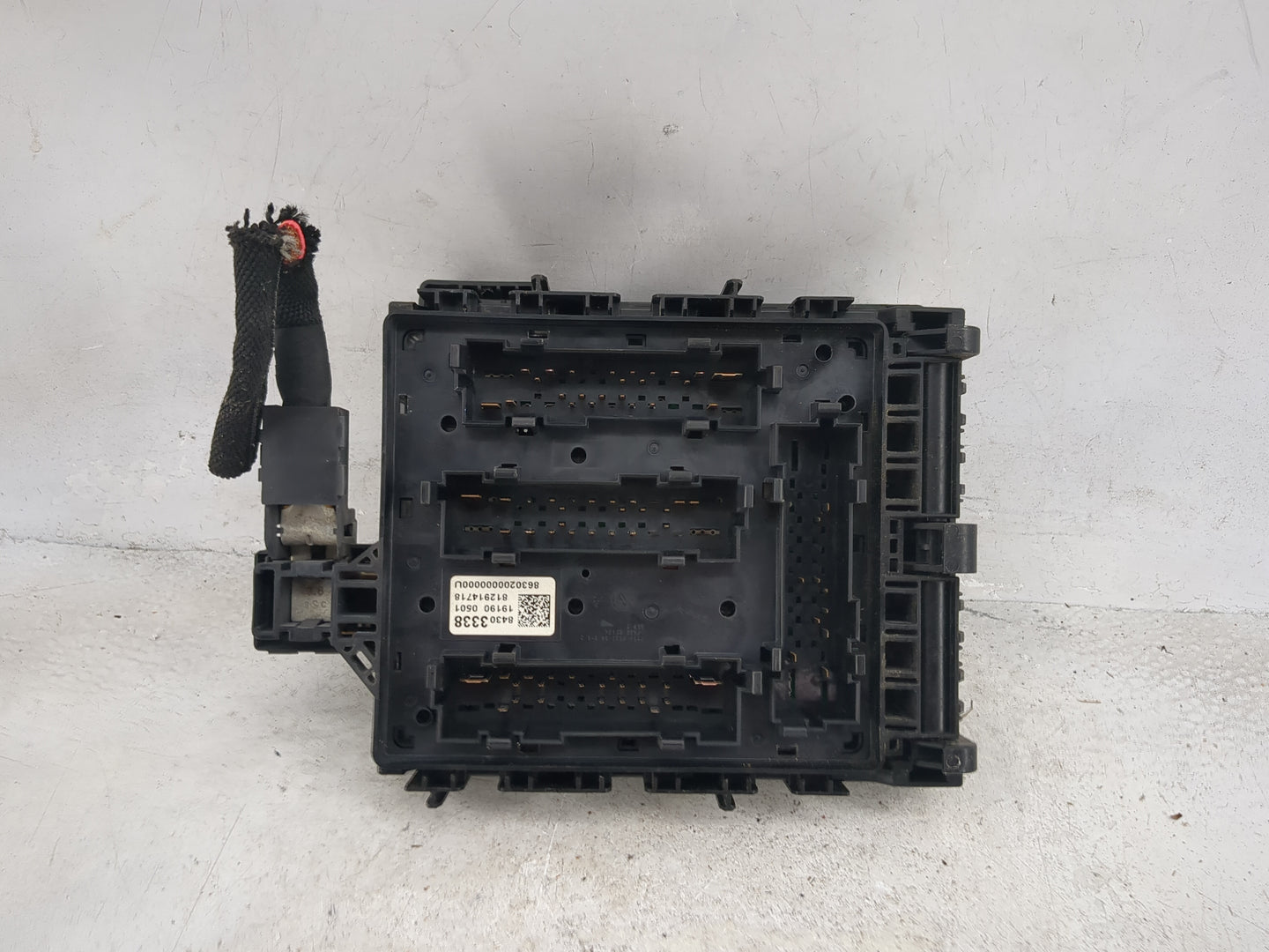 2020-2022 Chevrolet Traverse Fusebox Fuse Box Panel Relay Module P/N:84303338 1919000501, 81291471B Fits Fits 2019 2020 2021