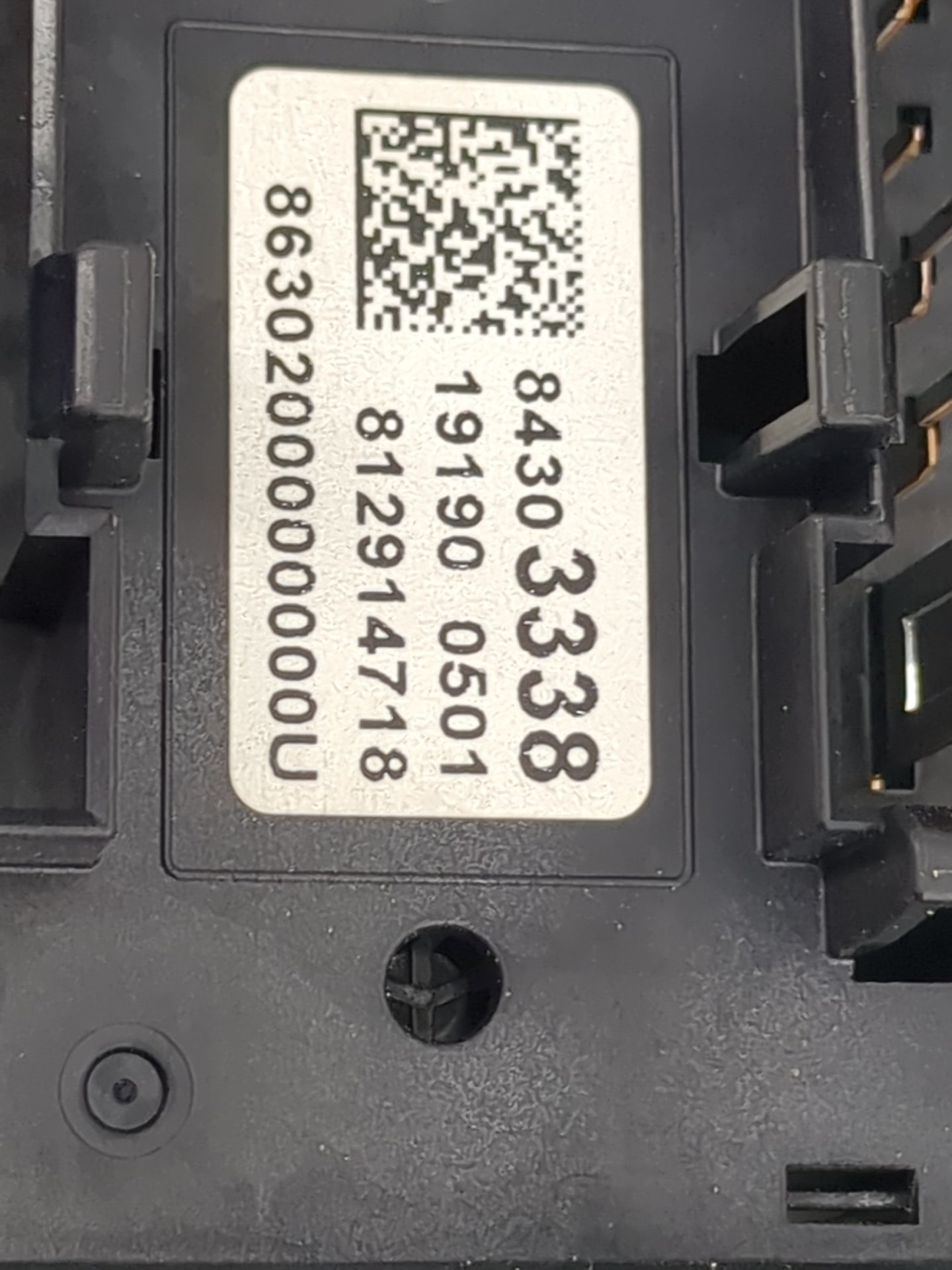 2020-2022 Chevrolet Traverse Fusebox Fuse Box Panel Relay Module P/N:84303338 1919000501, 81291471B Fits Fits 2019 2020 2021