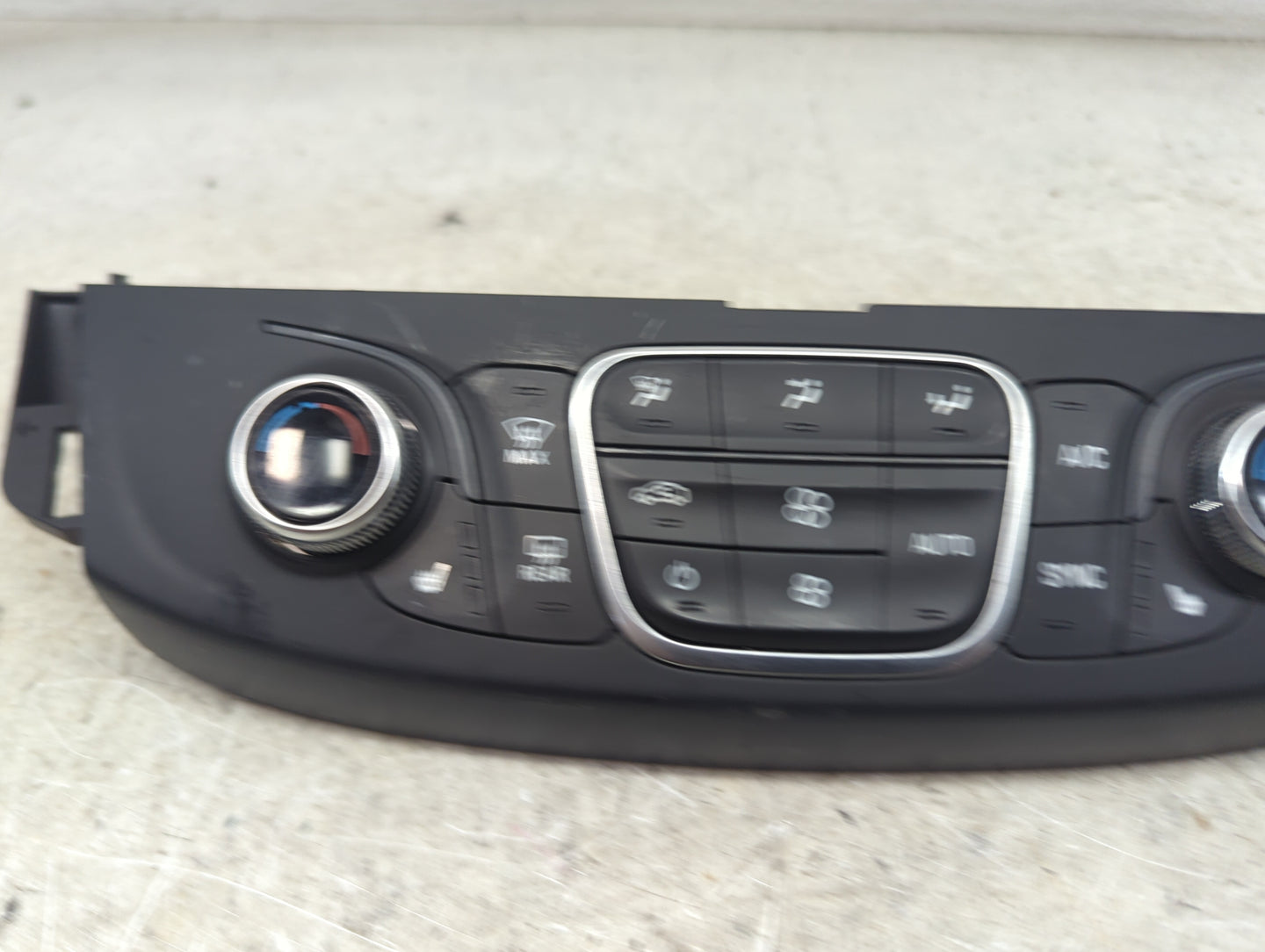 2018-2022 Chevrolet Traverse Climate Control Module Temperature AC/Heater Replacement P/N:13594402 L120050ZQG10236A Fits OEM