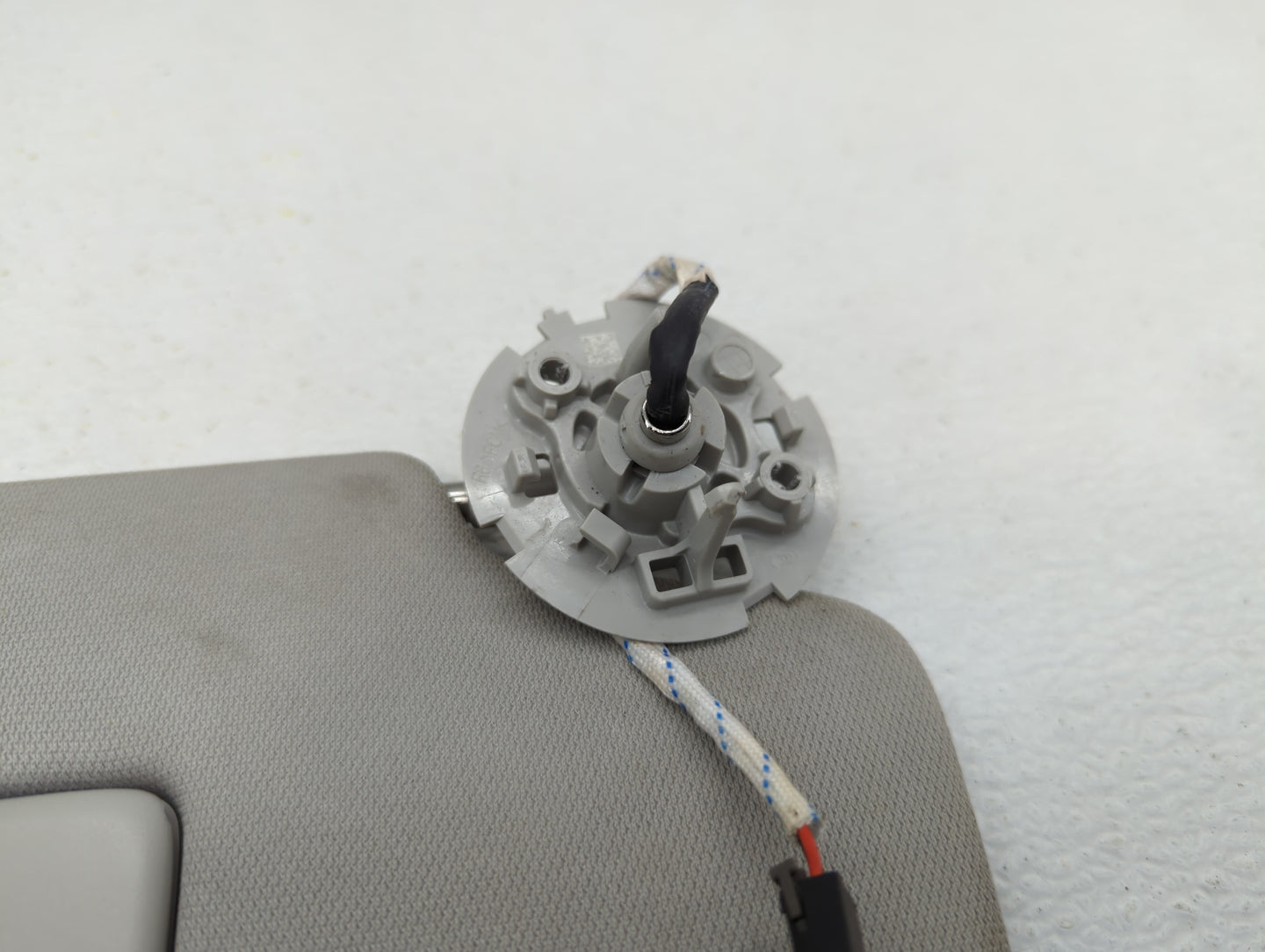 2018-2022 Chevrolet Traverse Sun Visor Shade Replacement Passenger Right Mirror Fits Fits 2018 2019 2020 2021 2022 OEM Used 