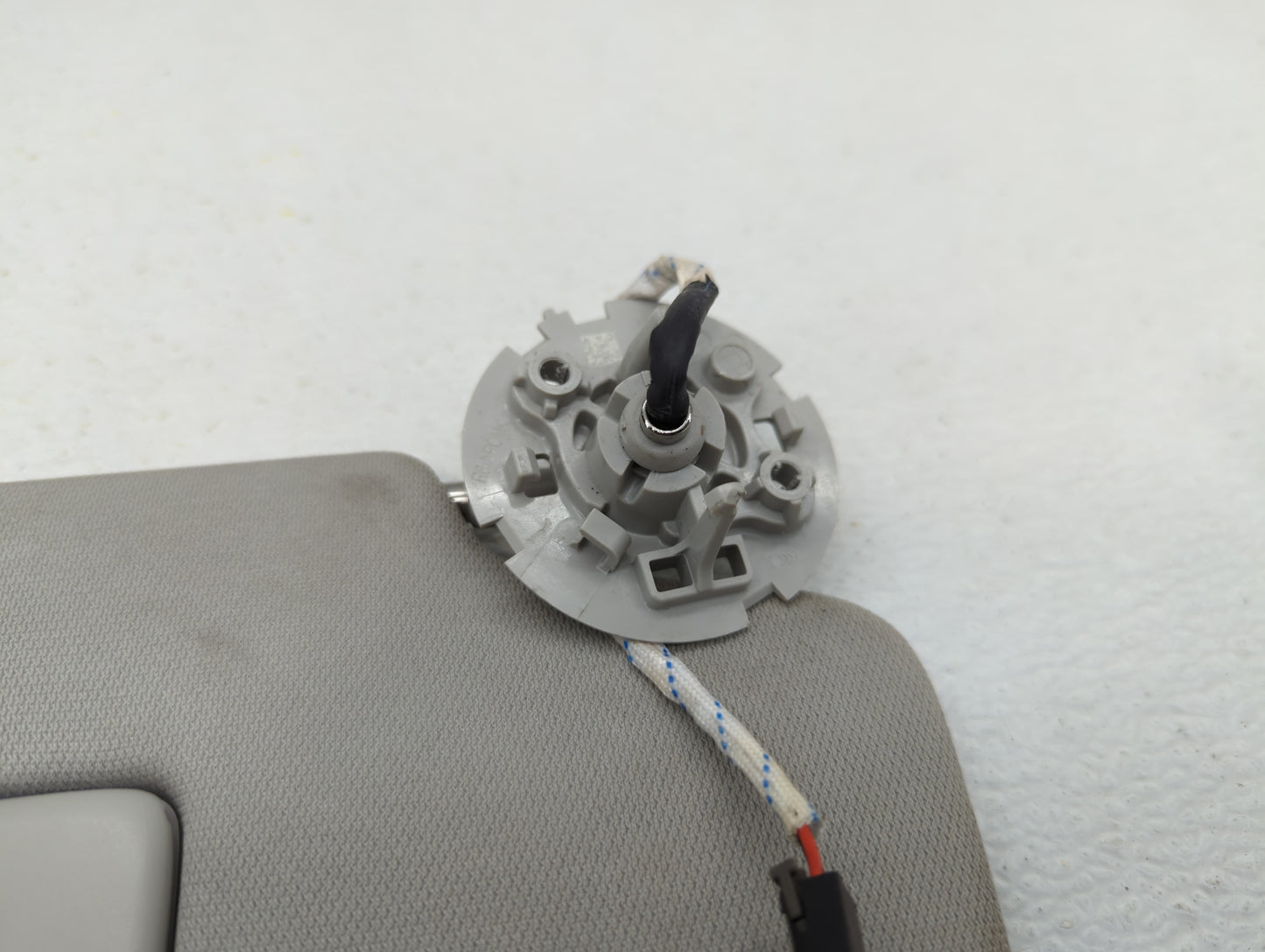 2018-2022 Chevrolet Traverse Sun Visor Shade Replacement Passenger Right Mirror Fits Fits 2018 2019 2020 2021 2022 OEM Used 