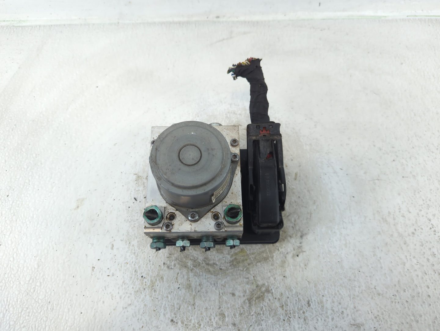 2019-2022 Chevrolet Traverse ABS Pump Control Module Replacement P/N:84738978 Fits Fits 2019 2020 2021 2022 OEM Used Auto Pa