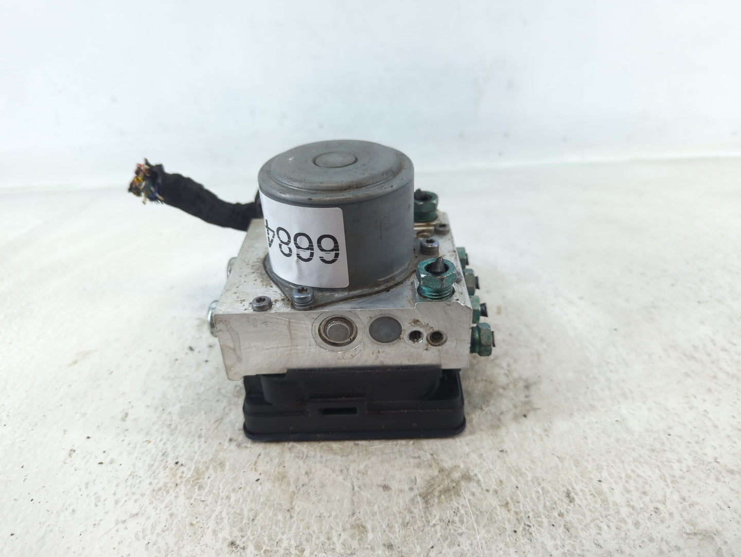 2019-2022 Chevrolet Traverse ABS Pump Control Module Replacement P/N:84738978 Fits Fits 2019 2020 2021 2022 OEM Used Auto Pa