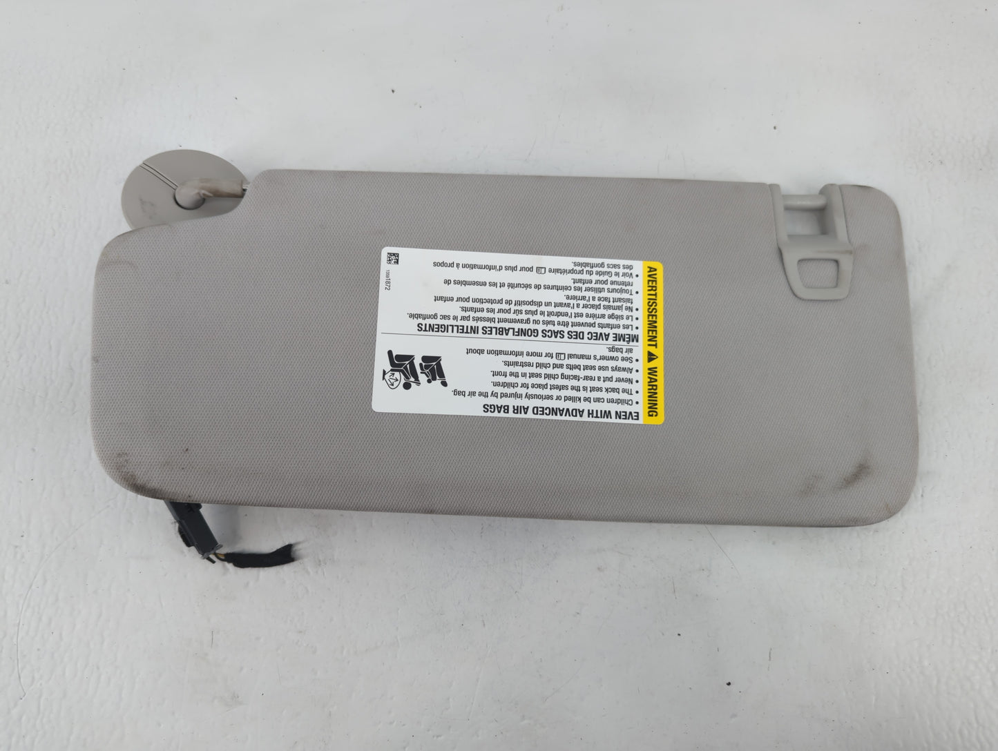 2018-2022 Chevrolet Traverse Sun Visor Shade Replacement Passenger Right Mirror Fits Fits 2018 2019 2020 2021 2022 OEM Used 