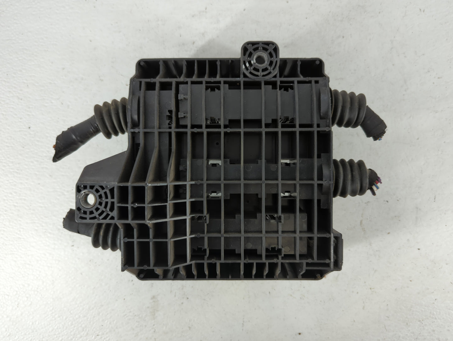 2020-2022 Chevrolet Traverse Fusebox Fuse Box Panel Relay Module P/N:84793350 1GA3007948 Fits Fits 2019 2020 2021 2022 OEM U