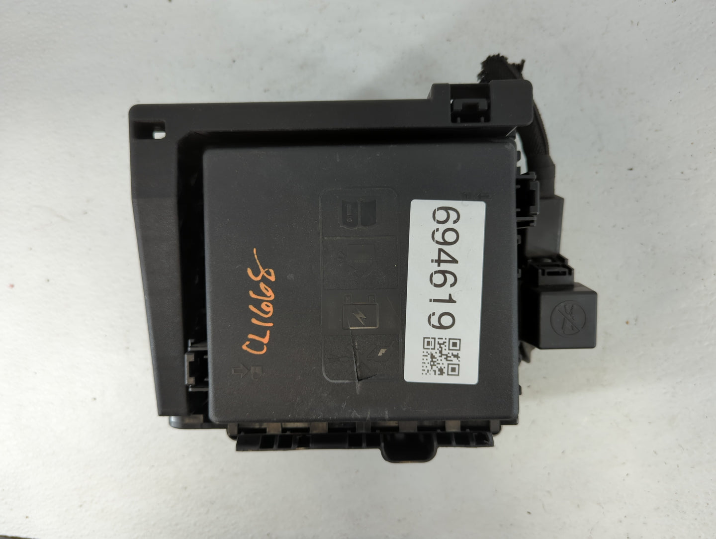 2020-2022 Chevrolet Traverse Fusebox Fuse Box Panel Relay Module P/N:7171-4521-30 Fits Fits 2019 2020 2021 2022 OEM Used Aut