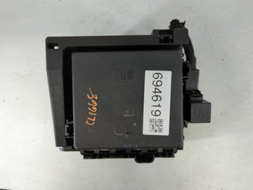 2020-2022 Chevrolet Traverse Fusebox Fuse Box Panel Relay Module P/N:7171-4521-30 Fits Fits 2019 2020 2021 2022 OEM Used Aut