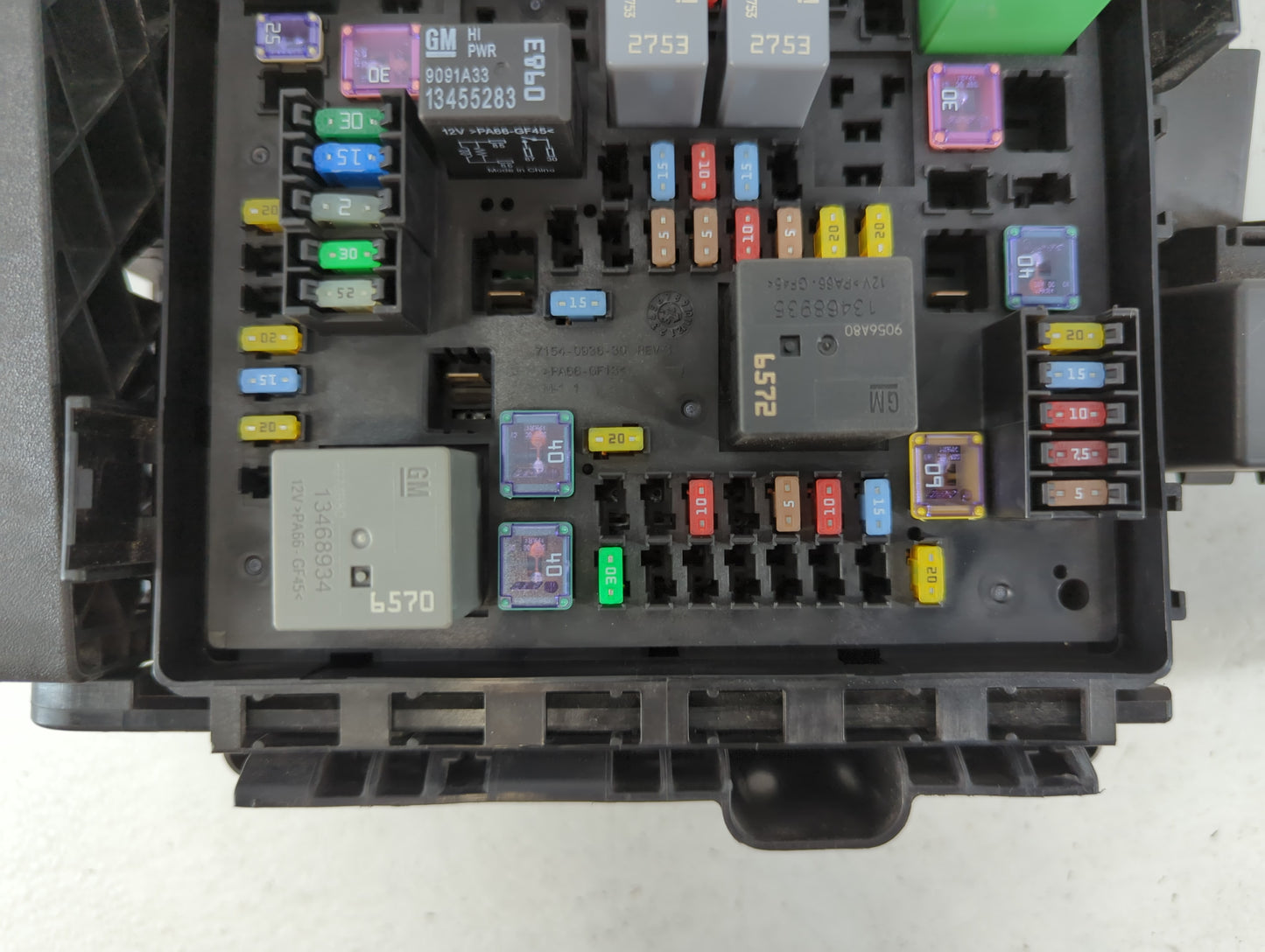 2020-2022 Chevrolet Traverse Fusebox Fuse Box Panel Relay Module P/N:7171-4521-30 Fits Fits 2019 2020 2021 2022 OEM Used Aut