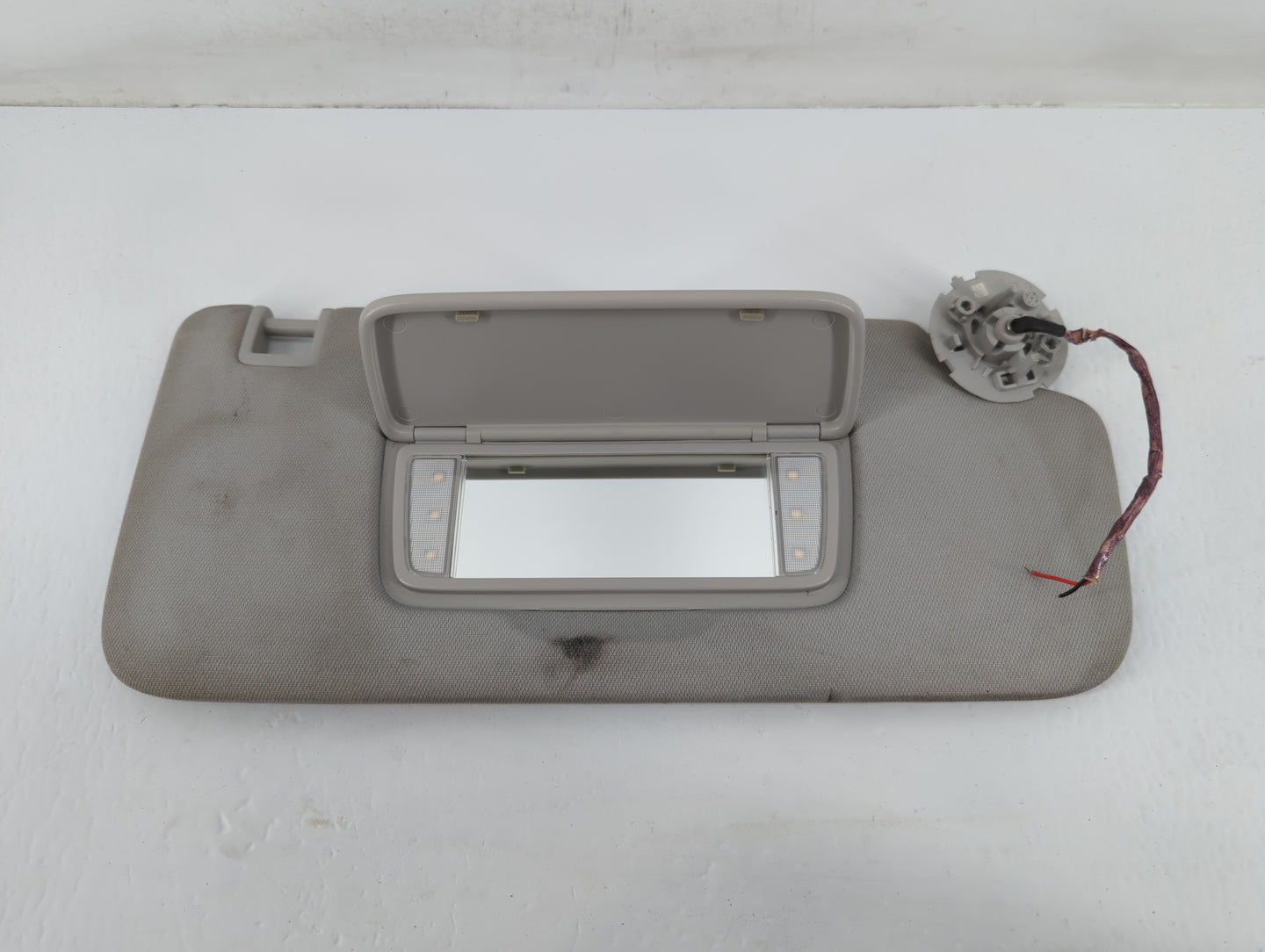 2018-2022 Chevrolet Traverse Sun Visor Shade Replacement Passenger Right Mirror Fits Fits 2018 2019 2020 2021 2022 OEM Used 