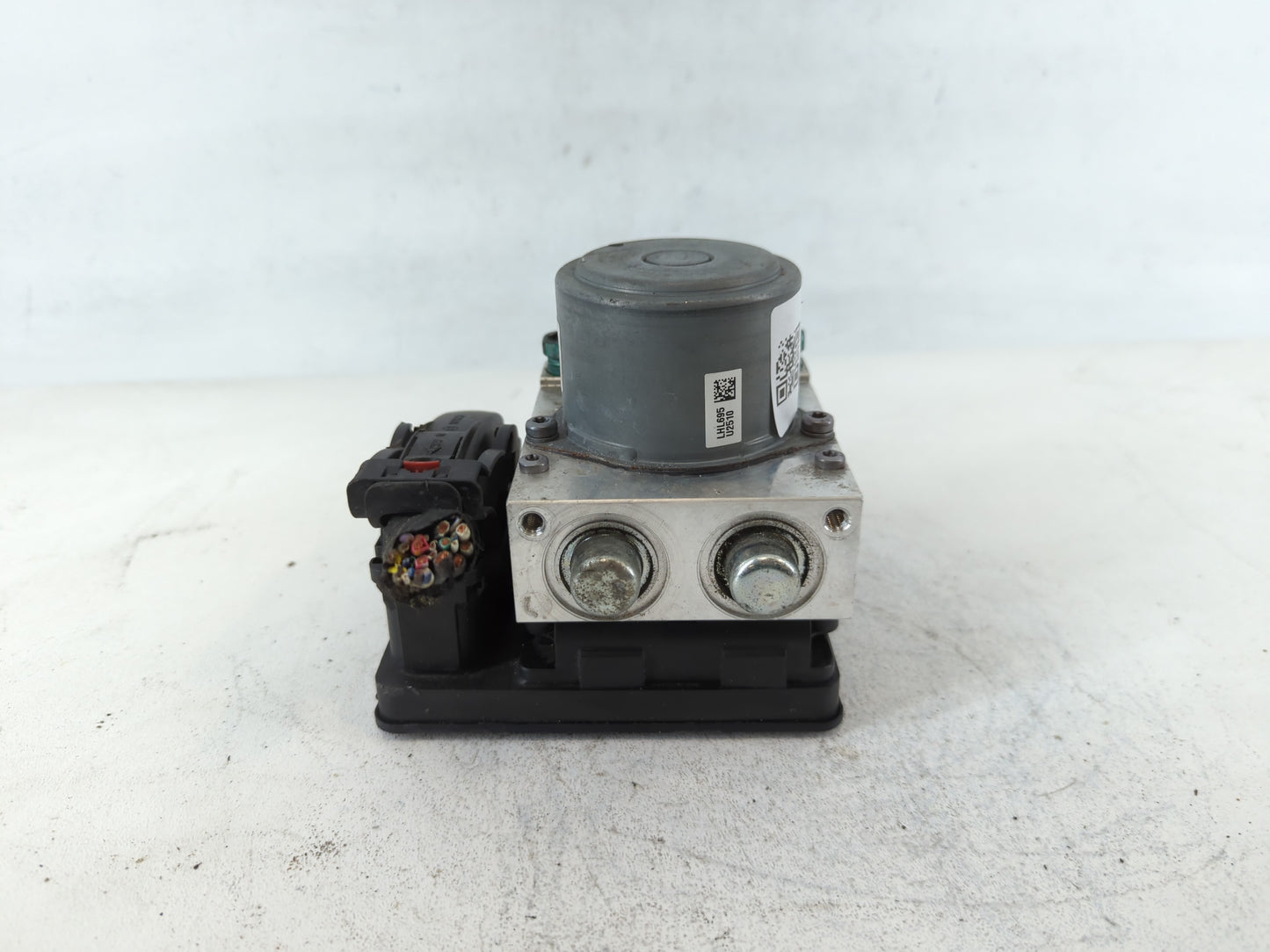2019-2022 Chevrolet Traverse ABS Pump Control Module Replacement P/N:84739878 Fits Fits 2019 2020 2021 2022 OEM Used Auto Pa