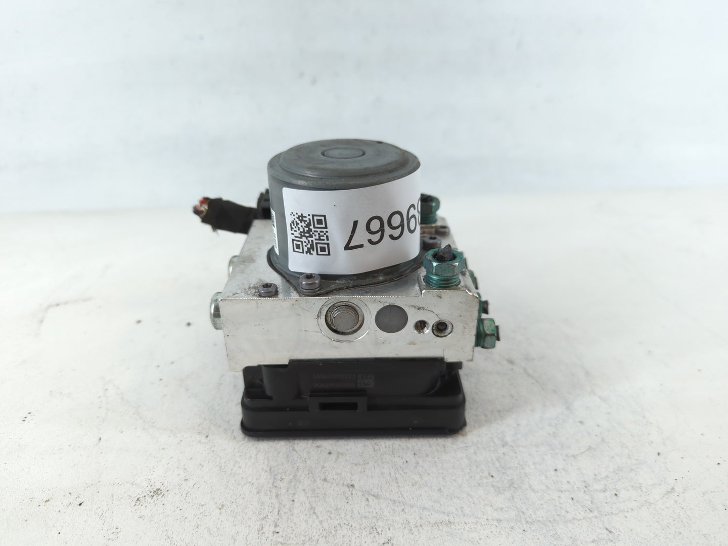 2019-2022 Chevrolet Traverse ABS Pump Control Module Replacement P/N:84739878 Fits Fits 2019 2020 2021 2022 OEM Used Auto Pa