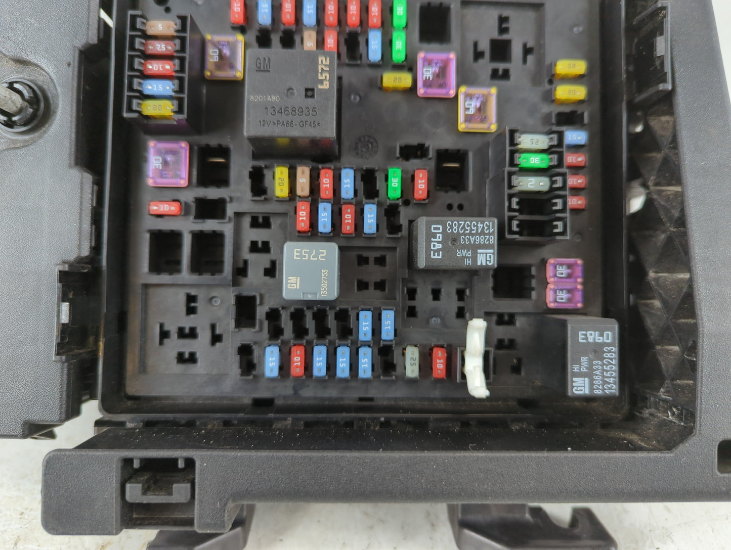 2020-2022 Chevrolet Traverse Fusebox Fuse Box Panel Relay Module P/N:7154-0936-30 7171-4521-30 Fits Fits 2019 2020 2021 2022