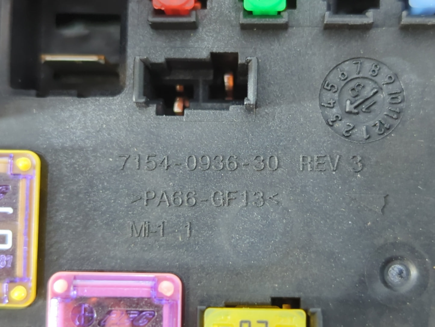 2020-2022 Chevrolet Traverse Fusebox Fuse Box Panel Relay Module P/N:7154-0936-30 7171-4521-30 Fits Fits 2019 2020 2021 2022