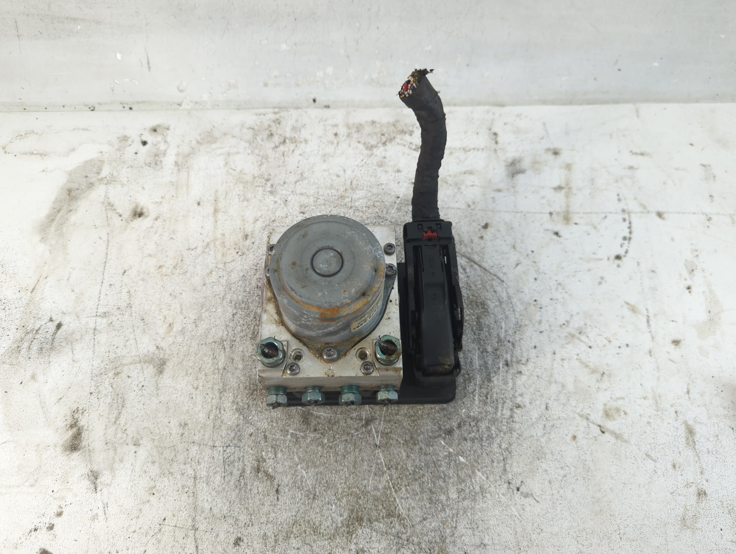 2019-2022 Chevrolet Traverse ABS Pump Control Module Replacement P/N:84738978 Fits Fits 2019 2020 2021 2022 OEM Used Auto Pa