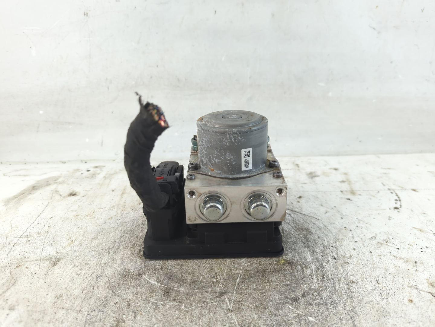 2019-2022 Chevrolet Traverse ABS Pump Control Module Replacement P/N:84738978 Fits Fits 2019 2020 2021 2022 OEM Used Auto Pa