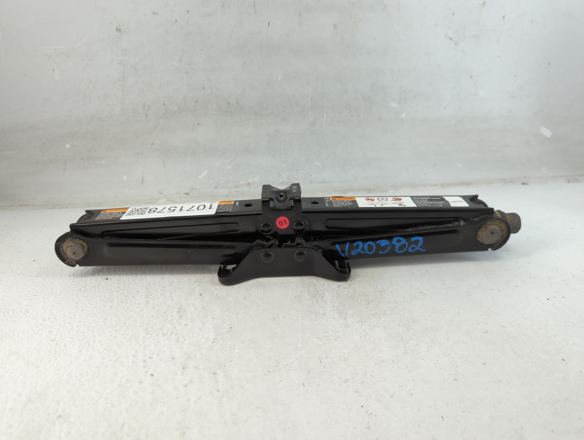 2020 Chevrolet Trax Spare Scissor Car Jack 1071578 - Oemusedautoparts1.com