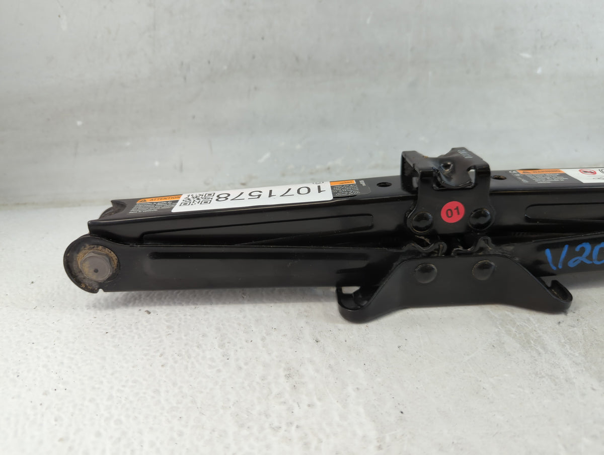 2020 Chevrolet Trax Spare Scissor Car Jack 1071578 - Oemusedautoparts1.com