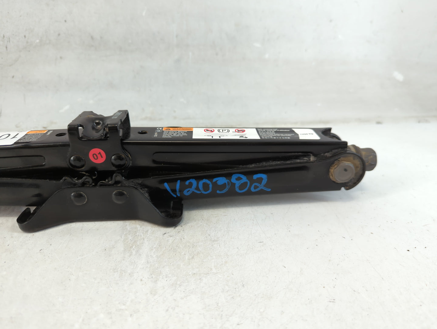 2020 Chevrolet Trax Spare Scissor Car Jack 1071578 - Oemusedautoparts1.com