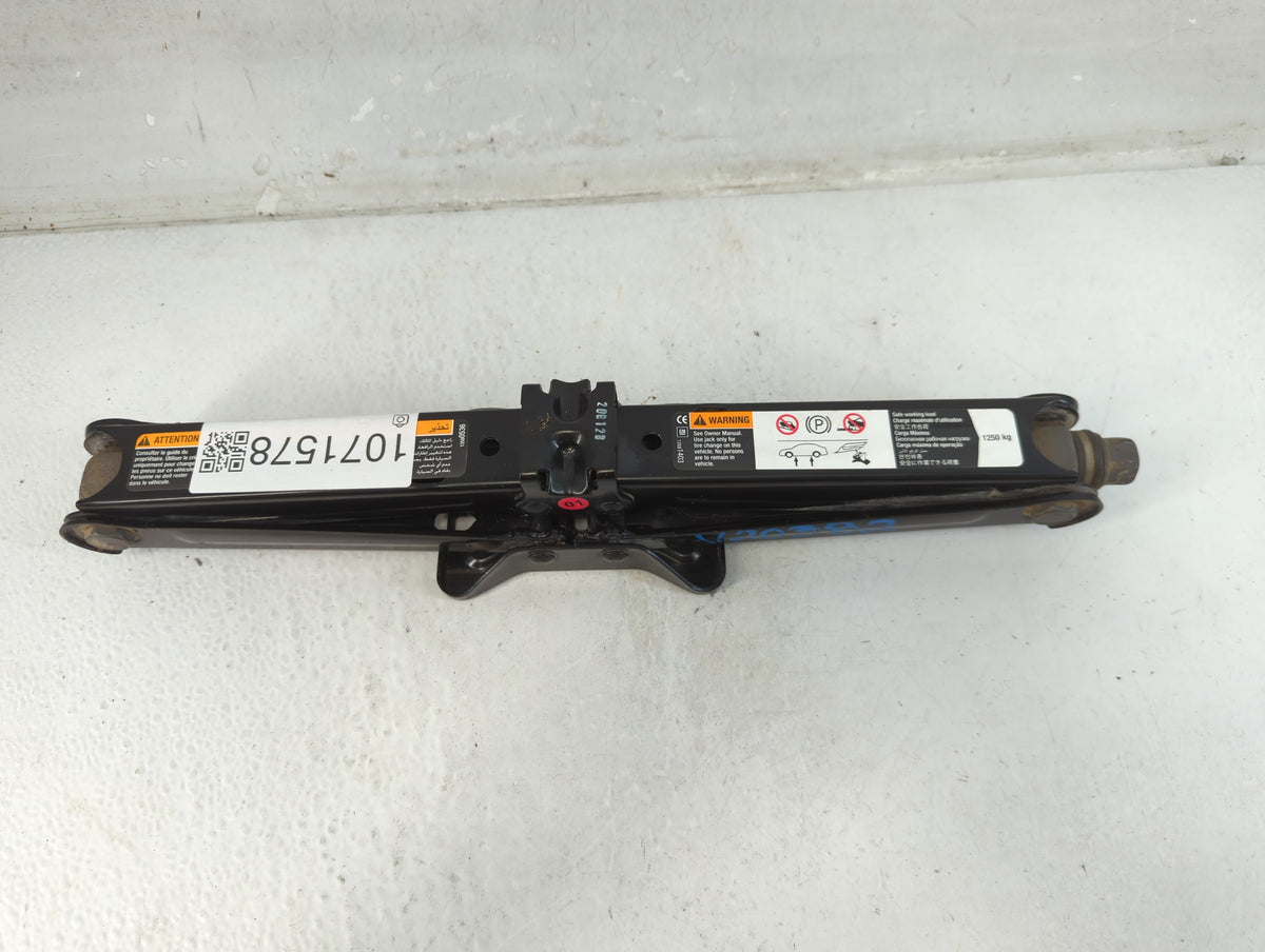 2020 Chevrolet Trax Spare Scissor Car Jack 1071578 - Oemusedautoparts1.com