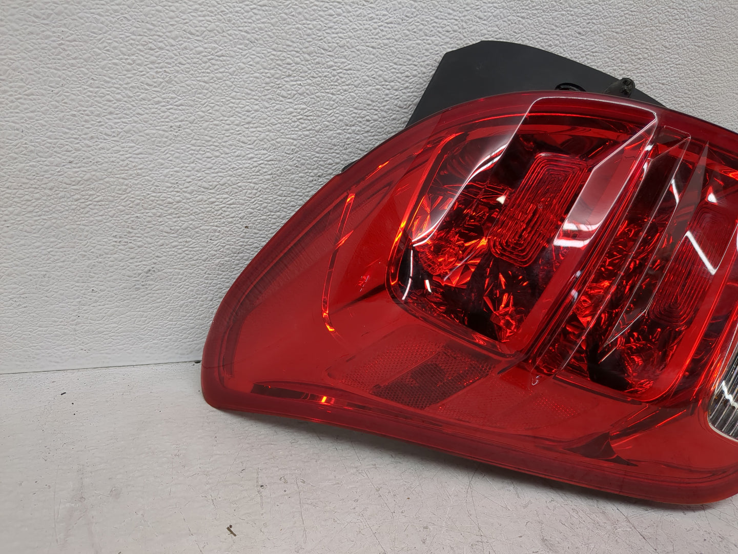 2013-2021 Chevrolet Trax Tail Light Assembly Driver Left OEM P/N:42599449 Fits Fits 2013 2014 2015 2016 2017 2018 2019 2020 