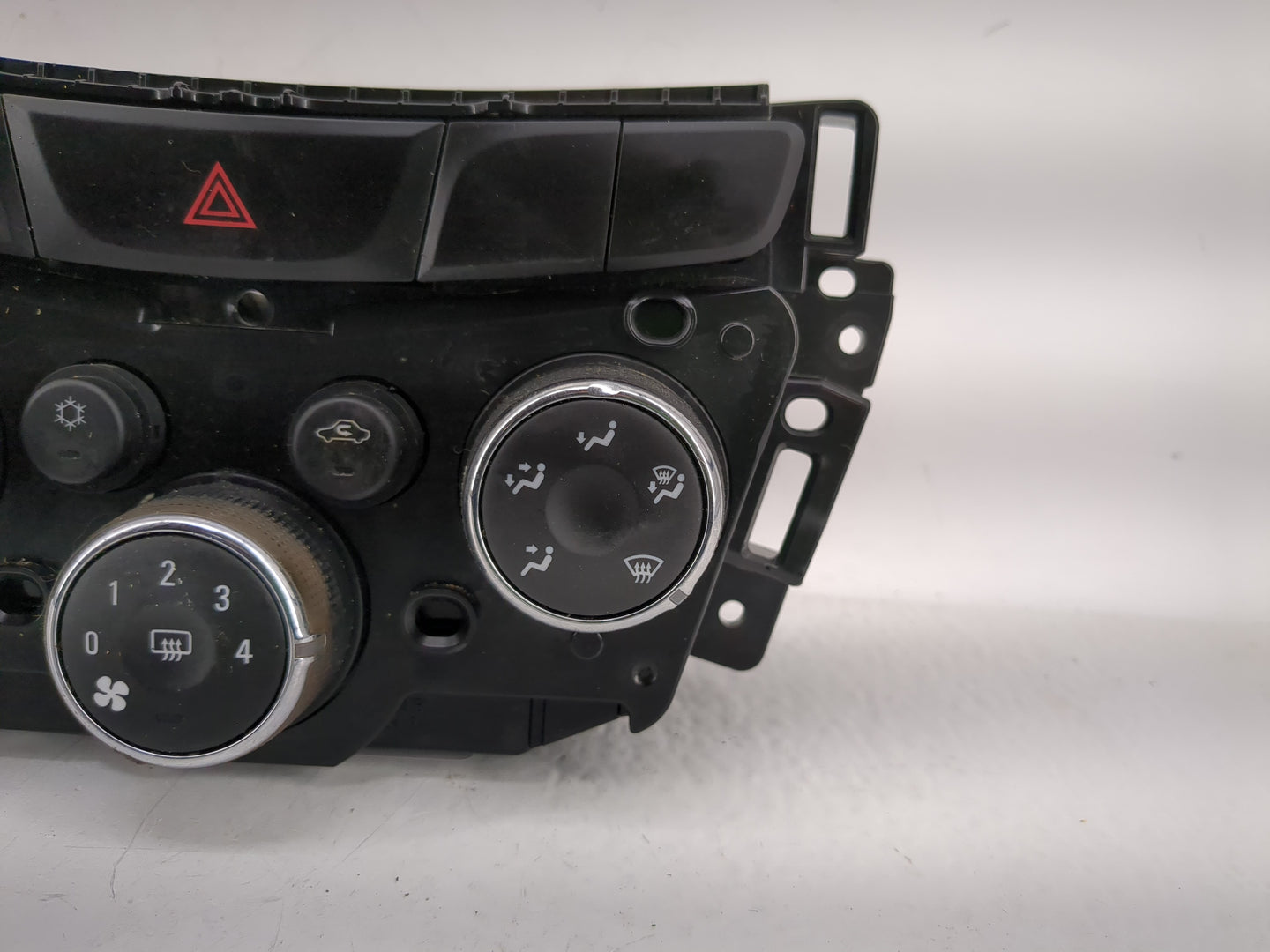 2017-2021 Chevrolet Trax Climate Control Module Temperature AC/Heater Replacement P/N:42588188 Fits Fits 2017 2018 2019 2020