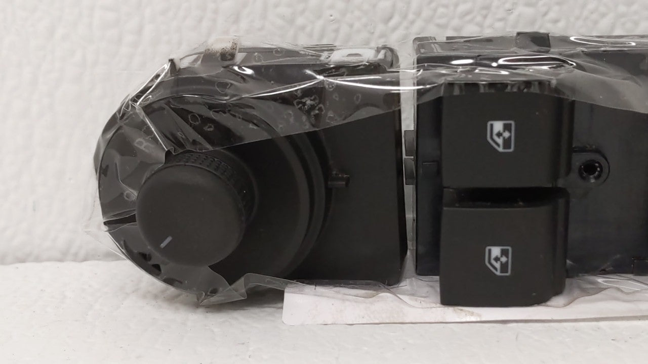 2020 Chevrolet Trax Master Power Window Switch Replacement Driver Side Left P/N:13408454 Fits OEM Used Auto Parts - Oemuseda