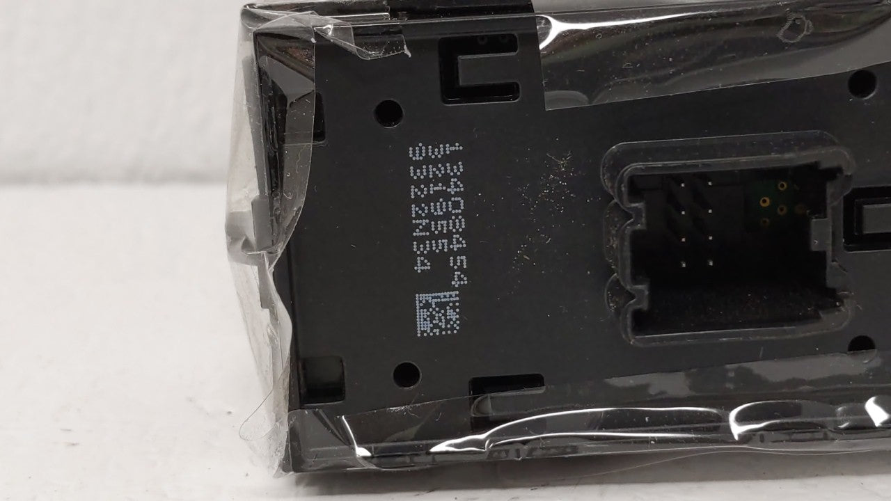 2020 Chevrolet Trax Master Power Window Switch Replacement Driver Side Left P/N:13408454 Fits OEM Used Auto Parts - Oemuseda