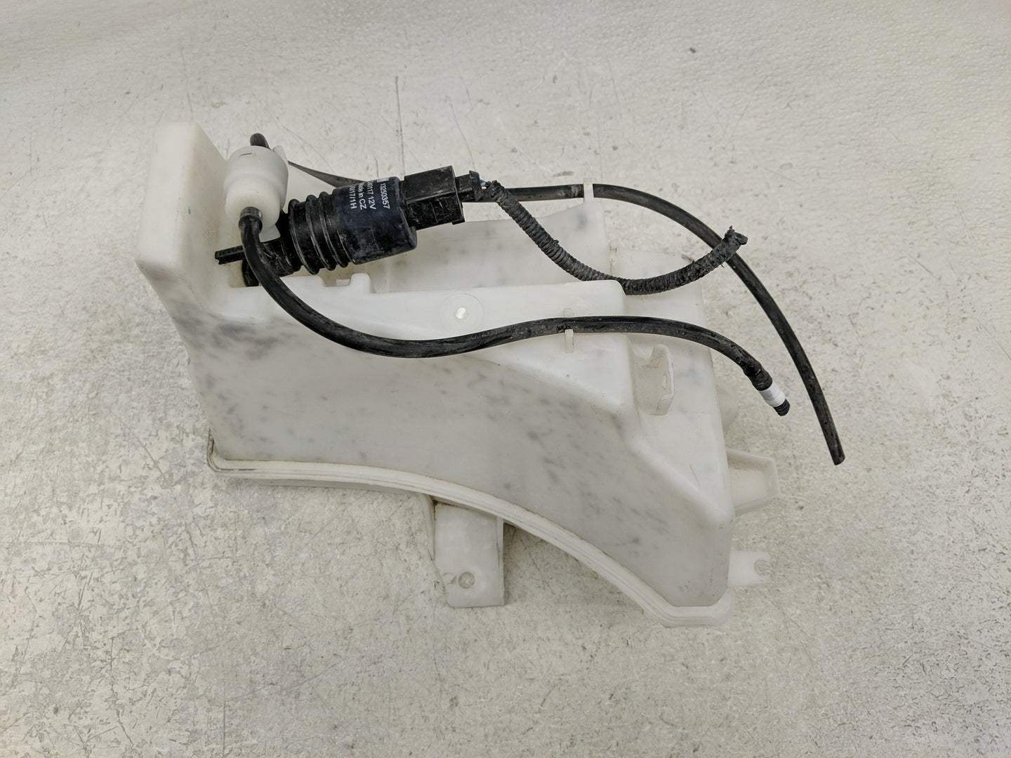 2015-2021 Chevrolet Trax Windshield Washer Fluid Reservoir Bottle Oem - Oemusedautoparts1.com