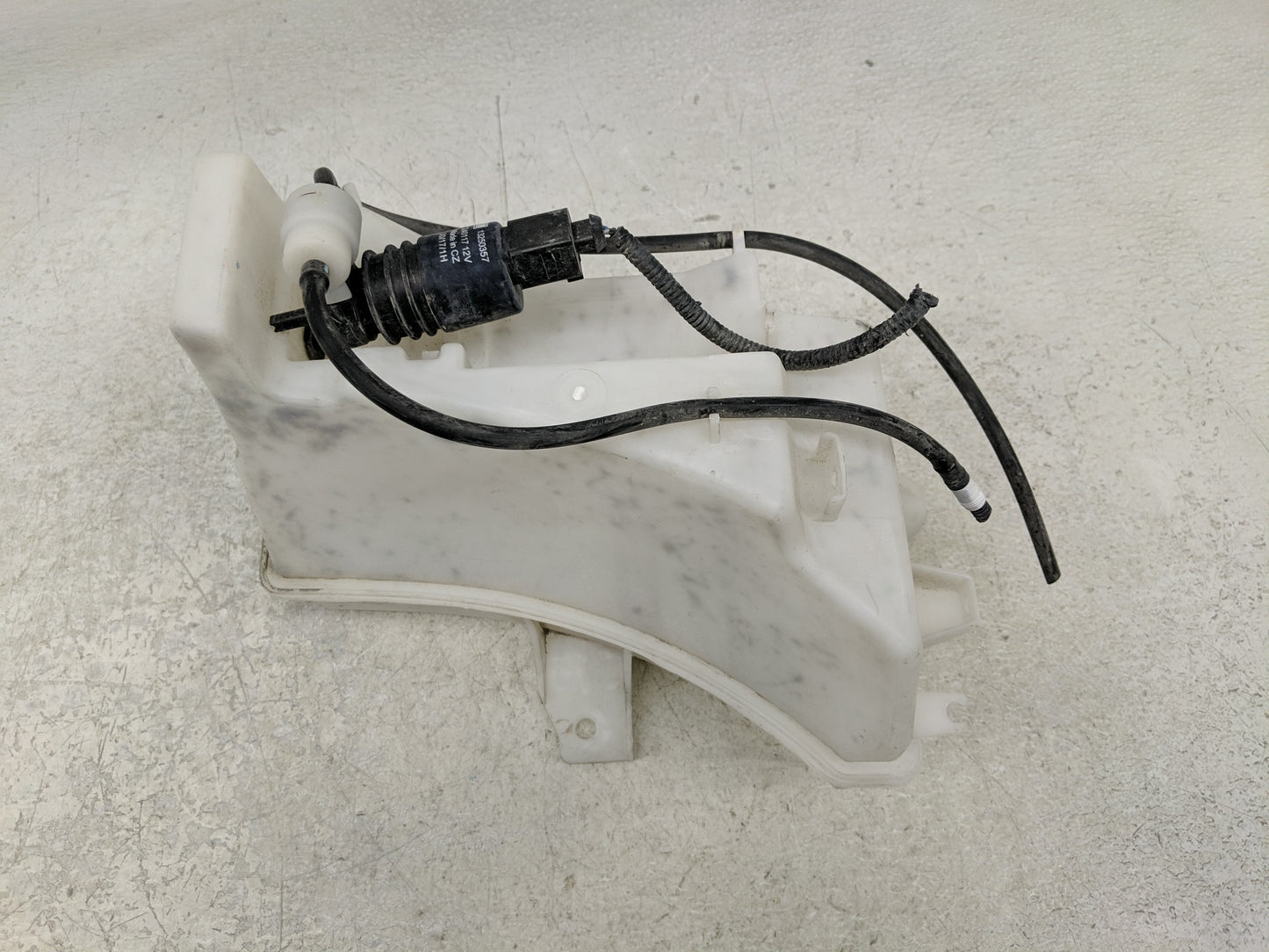 2015-2021 Chevrolet Trax Windshield Washer Fluid Reservoir Bottle Oem - Oemusedautoparts1.com