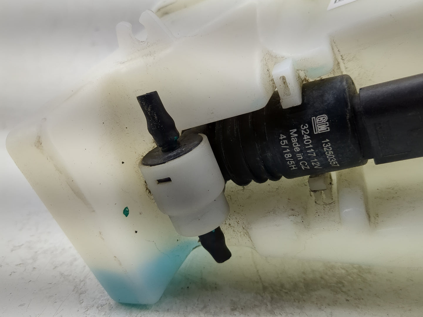 2015-2021 Chevrolet Trax Windshield Washer Fluid Reservoir Bottle Oem - Oemusedautoparts1.com