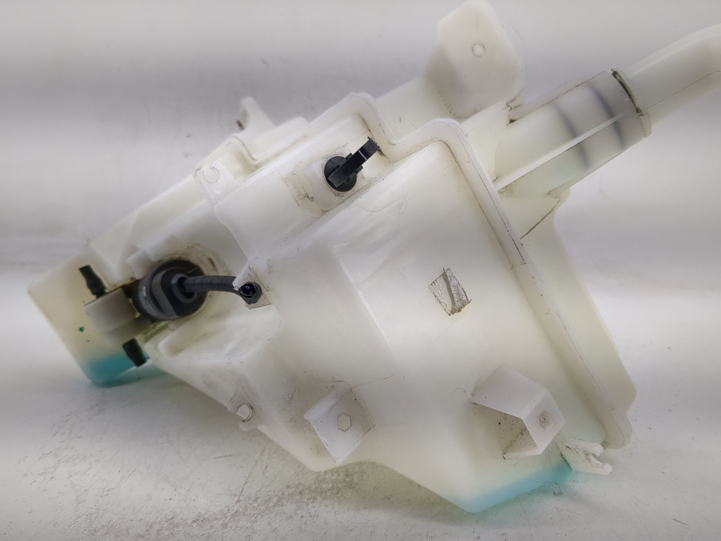 2015-2021 Chevrolet Trax Windshield Washer Fluid Reservoir Bottle Oem - Oemusedautoparts1.com