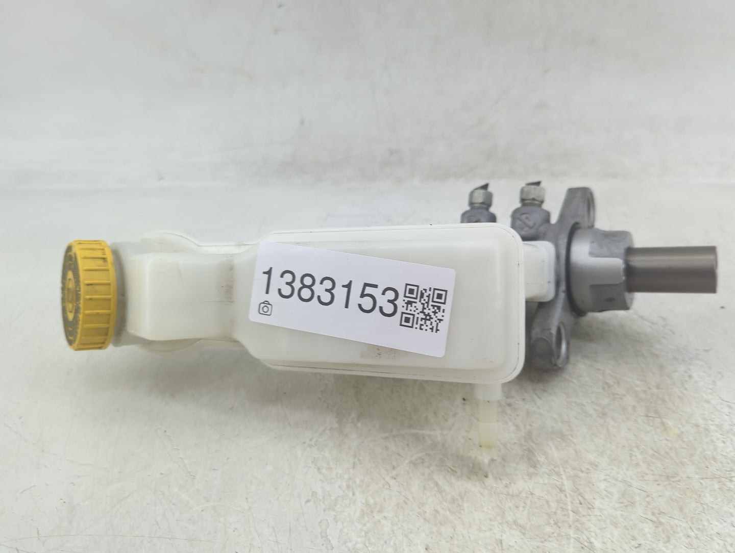 2013-2021 Chevrolet Trax Brake Master Cylinder 1383153 - Oemusedautoparts1.com