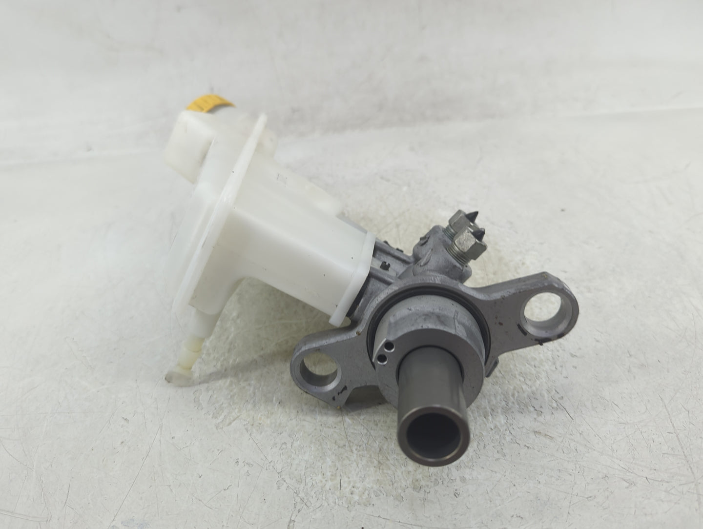 2013-2021 Chevrolet Trax Brake Master Cylinder 1383153 - Oemusedautoparts1.com